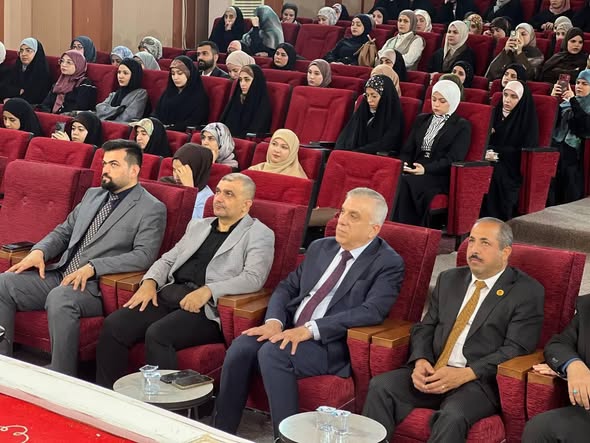 شهدت كلية الصيدلة في جامعة أهل البيت (عليهم السلام) إقامة الدورة السابعة للإعداد المهني، والتي نظمتها اللجنة العلمية في ممثلية نقابة صيادلة كربلاء المقدسة بالتعاون مع كلية الصيدلة، وذلك يوم الاثنين الموافق 27/4/2026، بهدف تهيئة صيادلة قادرين على التعامل م